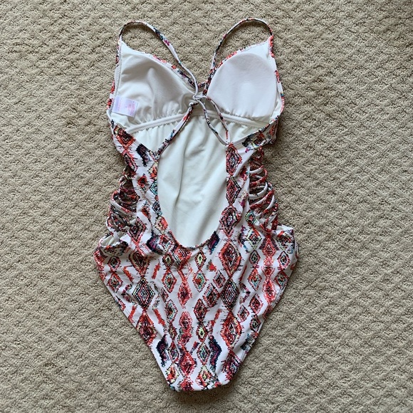 One piece bathing suit with side cut outs - Picture 4 of 5